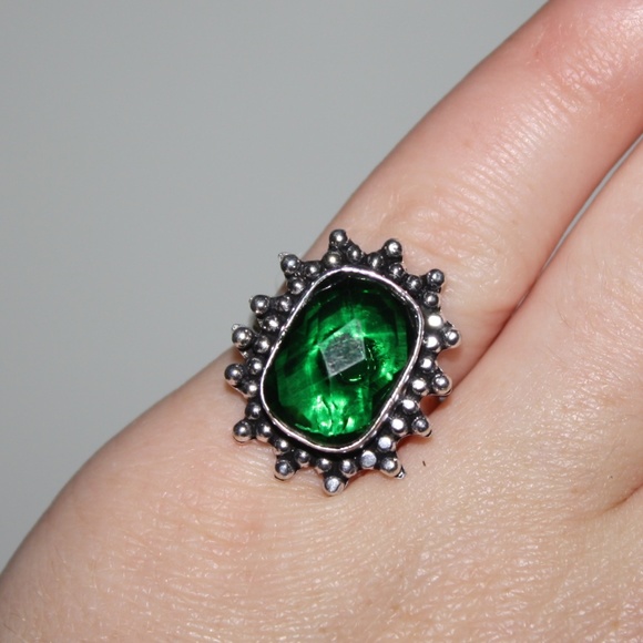 Vintagejelyfish Jewelry - Beautiful green gemstone and silver ring size 5.5